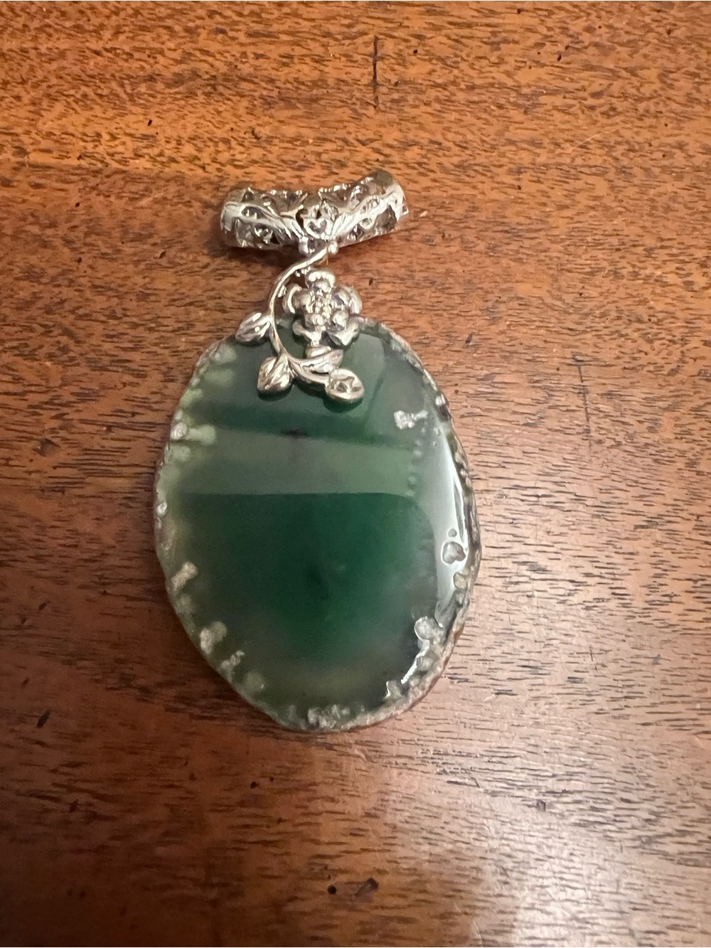 Green Agate Oval Pendant Necklace - Elegant Silver Tone Setting - Picture 2 of 7